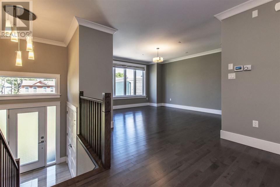 <p><span>5826 Fays Lane, Halifax, N.S.</span><br> This home has Lunenberg-style doors, and a separate living room and dining room.<br> (Photo: Zoocasa) </p>