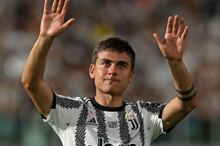 Paulo Dybala se despidió de la Juventus y lloró emocionado cuando todo el estadio le aplaudió al salir del campo.