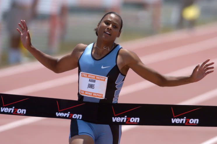 <strong>Marion Jones</strong> – La múltiple medallista olímpica estadounidense, empezó su quiebra económica cuando debió devolver las medallas ganadas en Sídney 2000 por dopaje. Además, debió pagar altas multas por competir con sustancias ilícitas. Con una condena de cárcel incluida, sus ingresos cayeron casi a cero, por lo que se vio obligada a vender la casa de su madre. <strong>/ Foto: Getty Images</strong>