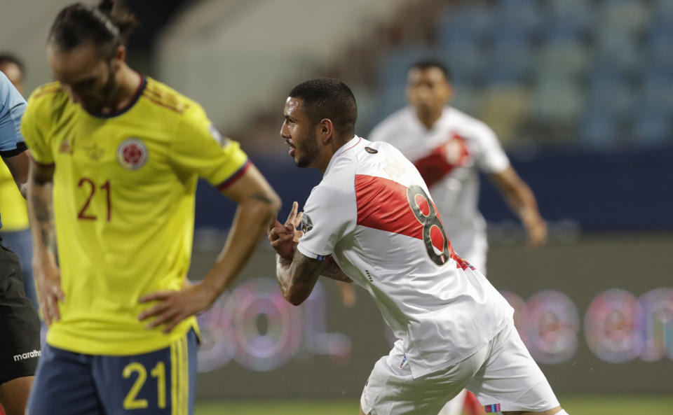 Peru's Sergio Pena celebrates after scoring his side's opening goal during a Copa America soccer match against Colombia at Olimpico stadium in Goiania, Brazil, Sunday, June 20, 2021. (AP Photo/Eraldo Peres)