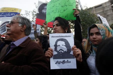 Human rights activists hold a picture of Salman Haider, who is missing, during a protest to condemn the disappearances of social activists in Karachi, Pakistan January 19, 2017. REUTERS/Akhtar Soomro