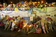 <p>Flowers, cards, and words of sympathy adorn a makeshift memorial for victims of the mass killing on April 24, 2018 in Toronto, Canada. (Photo: Cole Burston/Getty Images) </p>