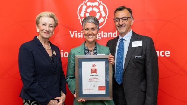Isle of Wight County Press: Josie and Tacis Gavoyannis receive their award from Dame Judith Macgregor (Acting Chairman of the British Tourist Authority)