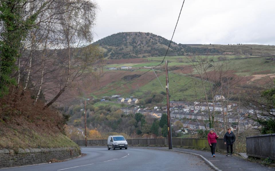 Steep road in Rhondda Valley, Penryhs Road