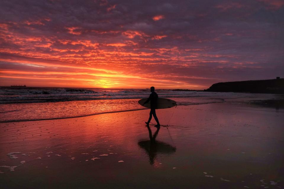 Pictures of the Week: Sunset surfing