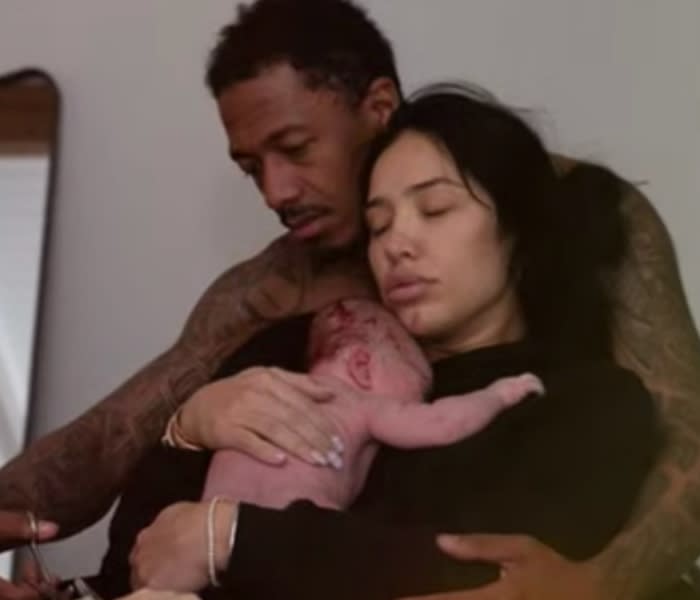 Bre Tiesi y Nick Cannon en el nacimiento de su hijo