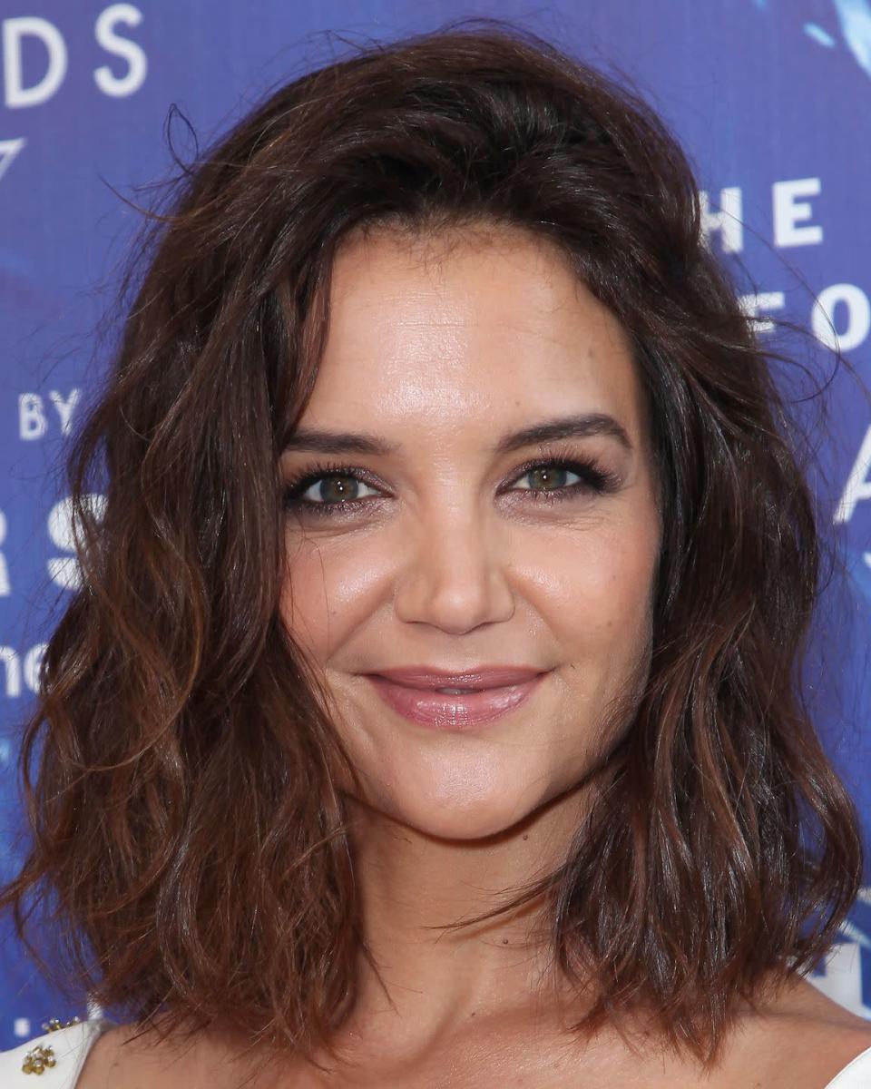 <p>Now that's how you work bedhead waves on the red carpet. Katie Holmes,we salute you!</p>