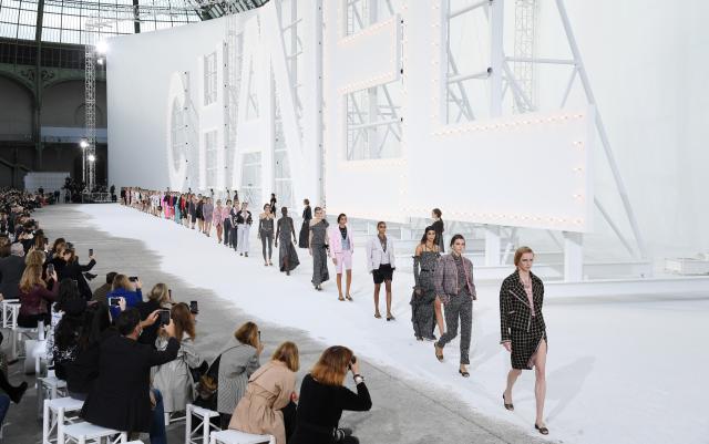 Chanel captures the runway trend every woman can relate to - Yahoo Sports