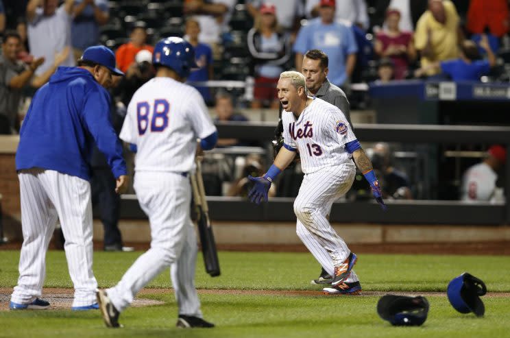 Asdrubal Cabrera came up clutch for the Mets in extra innings. (AP Photo)