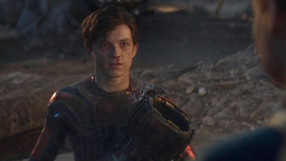 A bloody Spider-Man holds the Infinity Gauntlet in Avengers: Endgame