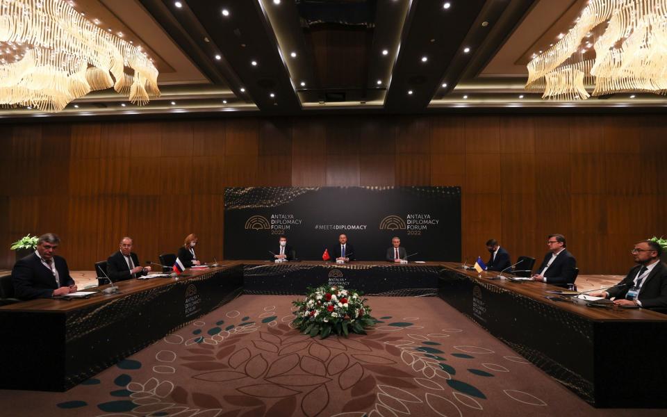 Turkey's Mevlut Cavusoglu, Russia's Sergey Lavrov and Ukraine's Dmytro Kuleba begin talks - Anadolu