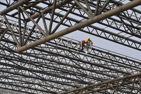 Labourers work at a construction site of a railway station in Hefei, Anhui province, in this March 28, 2014 file photo. REUTERS/Stringer/Files