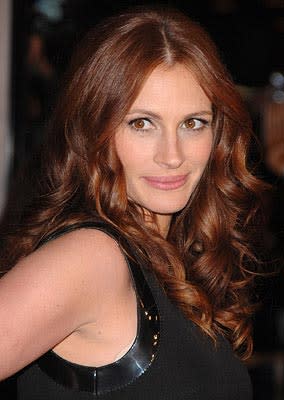 Julia Roberts at the Los Angeles premiere of Universal Pictures' Charlie Wilson's War