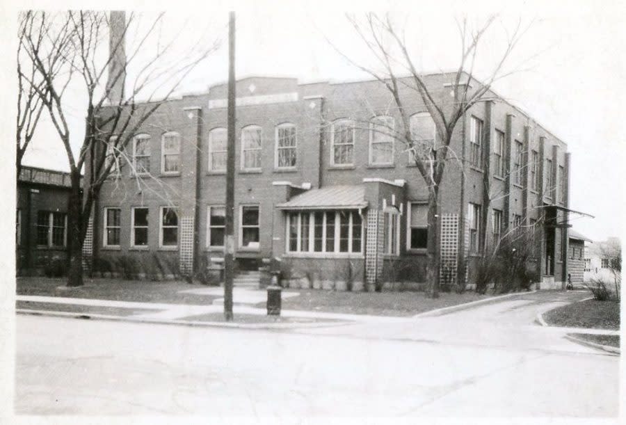 A 1936 courtesy photo of the Clipper Belt Lacer Company.