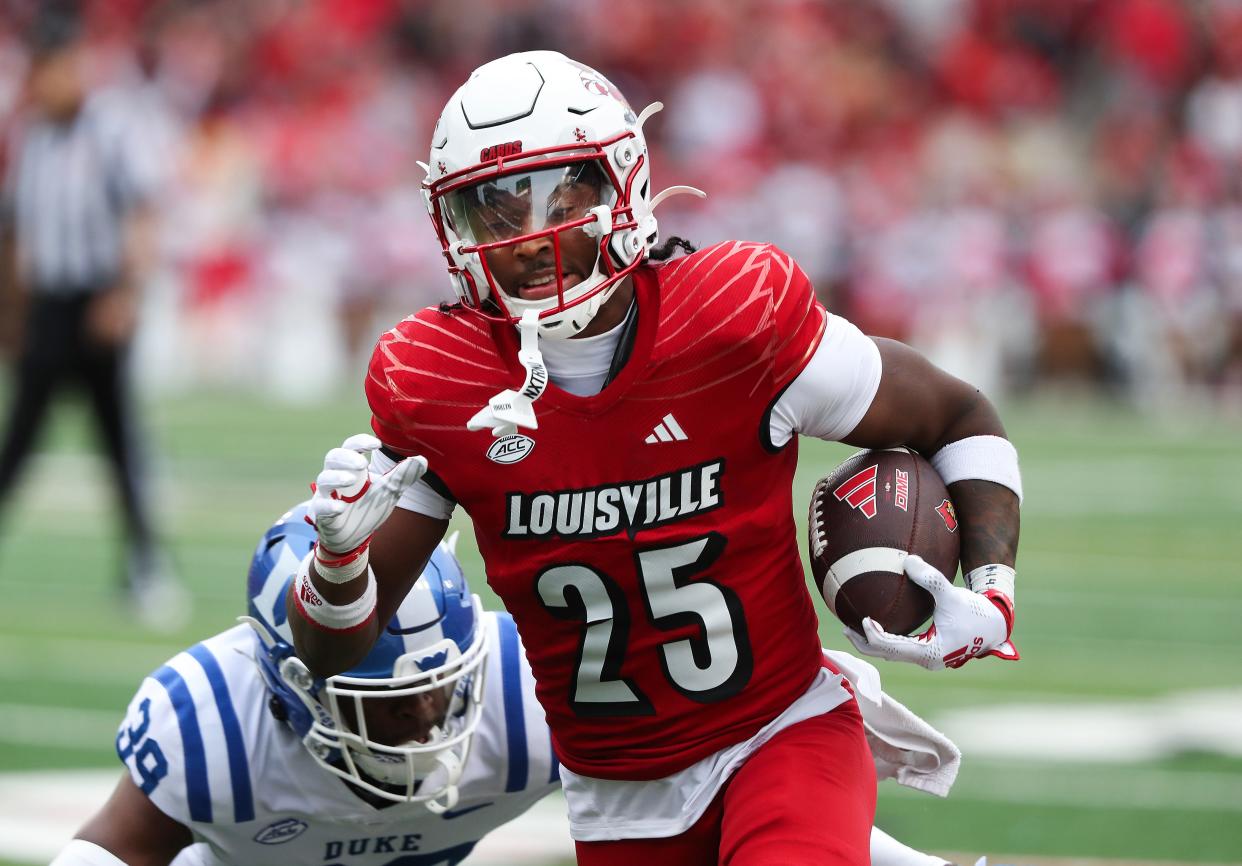 U of L's Jawhar Jordan (25) made a 23-yard run for a touchdown to put the Cards up 14-0 against Duke during their game on Saturday.