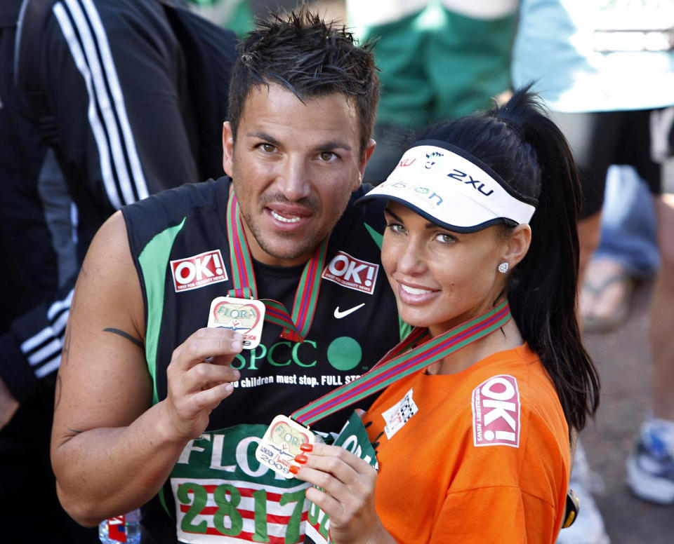 Peter Andre (left) and Katie Price show their medals after finishing the 2009 Flora London Marathon, London.   (Photo by Sean Dempsey - PA Images/PA Images via Getty Images)