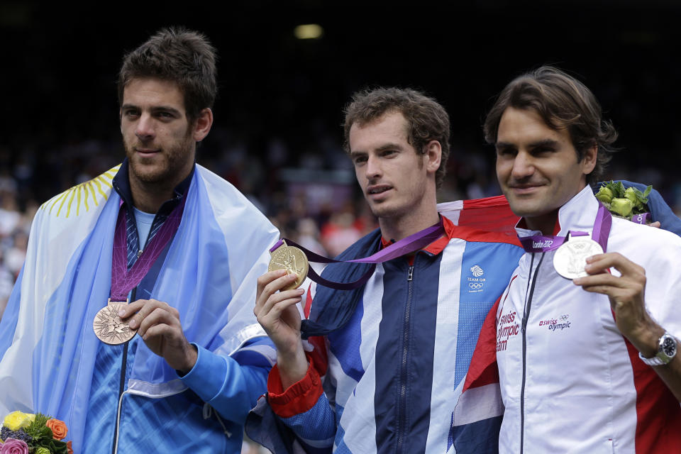 Andy Murray(圖中)收下奧運金牌。(AP Photo/Victor R. Caivano)