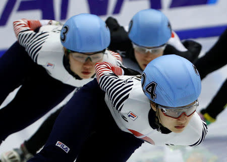 Short Track - Asian Winter Games - Women's 1000 m - Makomanai, Sapporo, Japan 22/02/17 - South Korea's Shim Suk-hee (L) and South Korea's Choi Min-jeong (R) in action during final. Picture taken on February 22, 2017. REUTERS/Kim Kyung-Hoon