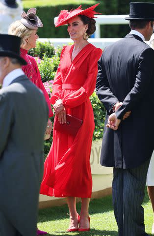 <p>David M. Benett/Dave Benett/Getty Images for Royal Ascot</p> Kate Middleton chats at Royal Ascot 2023