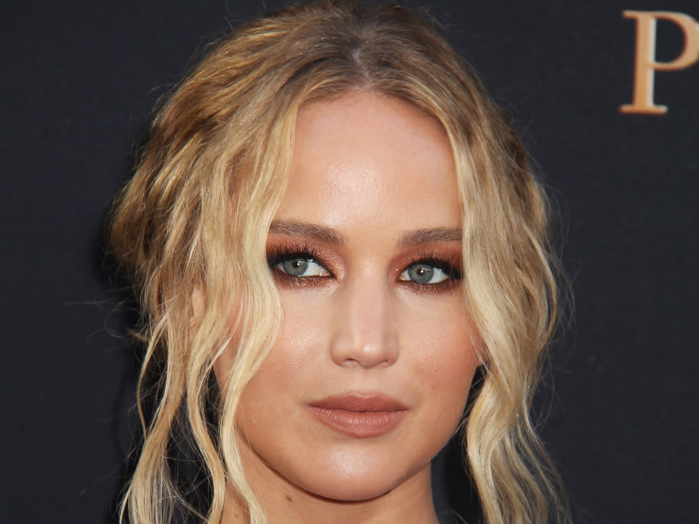 Jennifer Lawrence sorgt für fragende Gesichter (Bild: HollywoodNewsWire/ImageCollect)