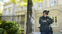 A federal agent stands in front of a home of Russian oligarch Oleg Deripaska, Tuesday, Oct. 19, 2021 in Washington. An agency spokesperson says FBI agents were at a home in Washington connected to Deripaska to carry out "court-authorized law enforcement activity." (AP Photo/Manuel Balce Ceneta)