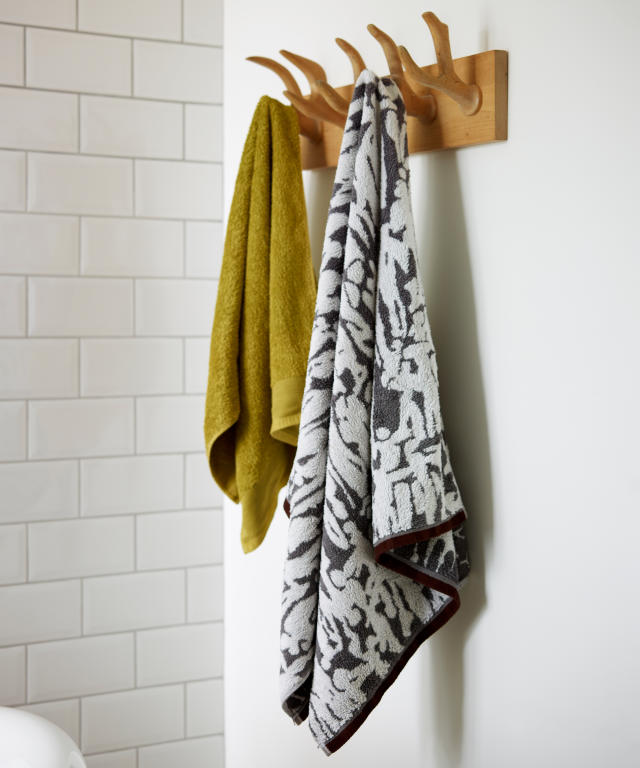 Design Experts Advise Against These Bathroom Towel Colors