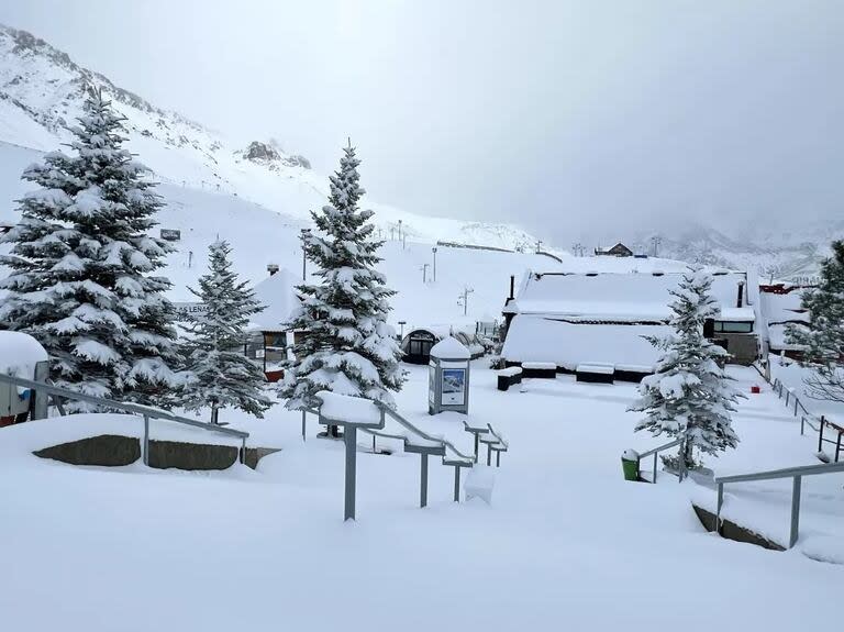 El centro de esquí Las Leñas, en Mendoza, iba a abrir este sábado 15