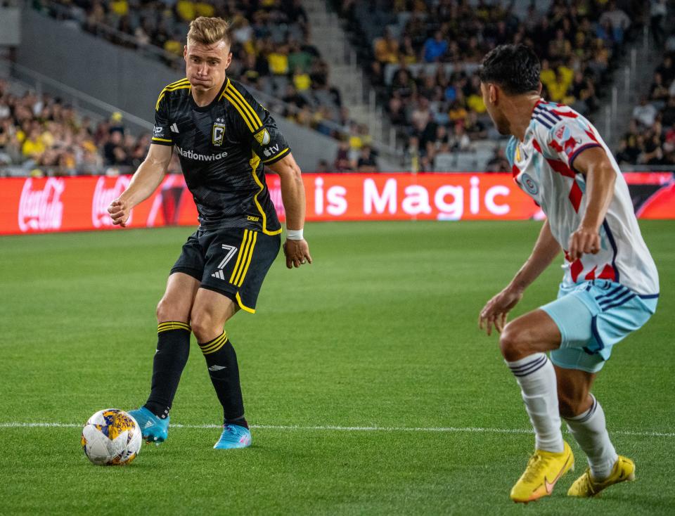 Columbus Crew midfielder Julian Gressel (7) looks for a pass during a game.