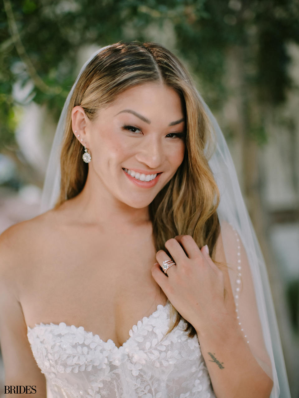 Glee 's Jenna Ushkowitz Shares Stunning Photos from Her Los Angeles Wedding