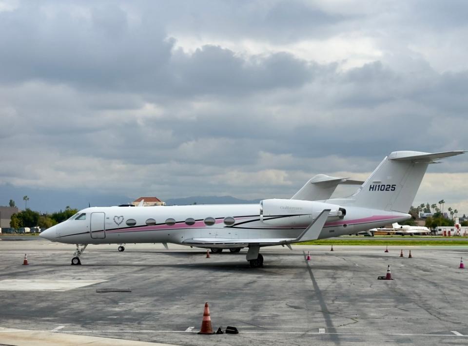 The singer’s private jets sits on the tarmac at Van Nuys Airport in LA following the emergency landing. SplashNews.com