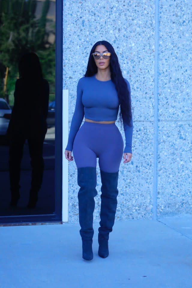 Emmlaw Over exposure! Pregnant Kim Kardashian's workout pants turn