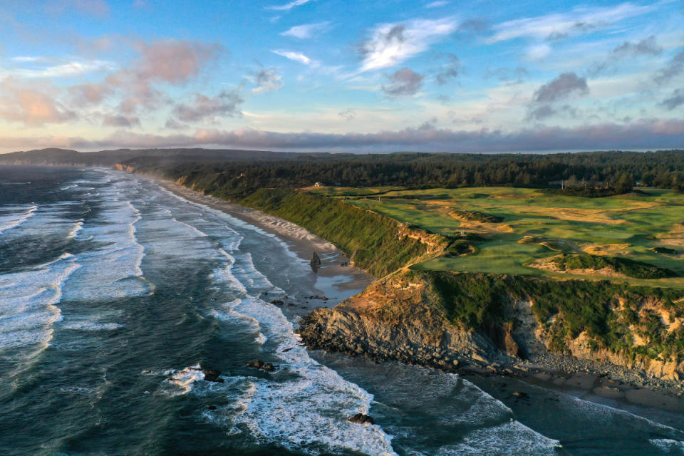 Aerial view of the double green on the 151 yards par-3 16th, 120 yards par-3 3rd hole, and 326 yards par-4 17th hole along the cliff behind Sheep Ranch Course, which was renovated by Bill Coore and Ben Crenshaw in 2020.<p>David Cannon / Contributor / Getty Images</p>