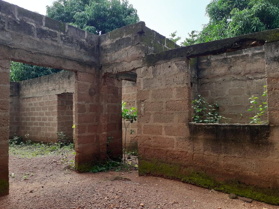 La maison inachevée de Guy à Abomey. J. Noret, Fourni par l'auteur