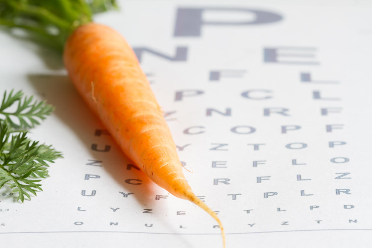 Desde pequeños no paran de decirnos lo que tenemos que comer para estar sanos. Zumo de naranja para el resfriado, leche para crecer o zanahorias para para ver mejor. Veamos que dicen los expertos sobre la importancia de la comida en nuestros ojos. (Foto: Getty)