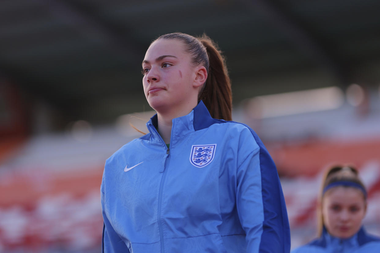 Katie Cox antes del encuentro entre las selecciones sub-19 Inglaterra y Suecia, que tuvo lugar en diciembre de 2023 en Portugal. (Photo by Fran Santiago - The FA/The FA via Getty Images)