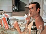 "Mein Name ist Bond, James Bond": Auch wenn für viele Fans Sean Connery (Bild) der erste und einzig wahre Darsteller des britischen Geheimagenten ist, schafften es auch seine Nachfolger, die Filmreihe über fast 50 Jahre lang und bis heute populär und am Leben zu erhalten. Und nicht zu vergessen: Wer, wenn nicht 007, hätte sonst die Welt vor allerlei Superschurken gerettet? (Bild: ARD / Degeto)