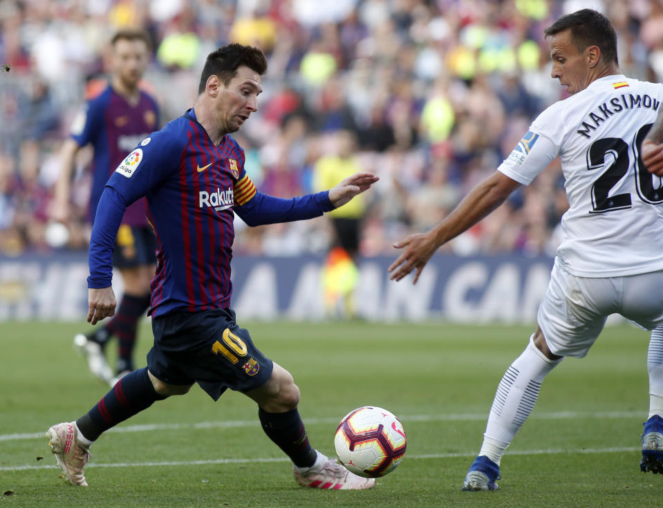 Barcelona forward Lionel Messi fights for the ball against Getafe's Nemanja Maksimovic during the Spanish La Liga soccer match between FC Barcelona and Getafe at the Camp Nou stadium in Barcelona, Spain, Sunday, May 12, 2019. (AP Photo)