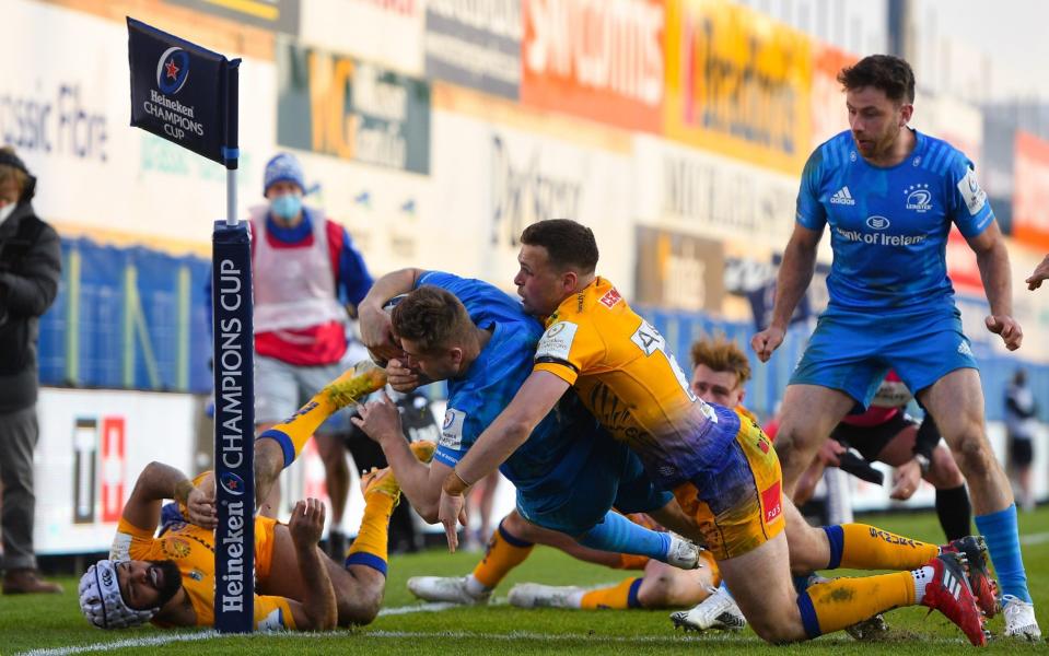 Jordan Larmour of Leinster dives over to score his side's third try despite the tackle of Joe Simmonds of Exeter Chiefs - Sportsfile/Ramsey Cardy 