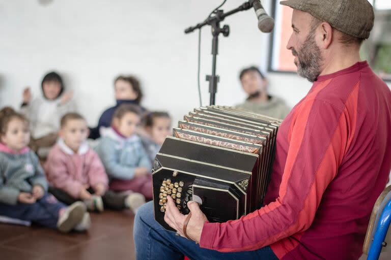 Pablo Iglesias dejó las aulas pero no del todo, ya que hace conciertos didácticos 