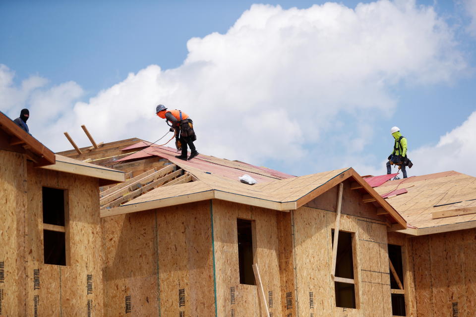 美國銀行（Bank of America）分析師在周三發佈的一份報告中，上調了三隻美國房屋建築股的評級，預計按揭利率下跌，材料成本下降，及樓價將可避免在2023年暴跌。（資料圖片：REUTERS）