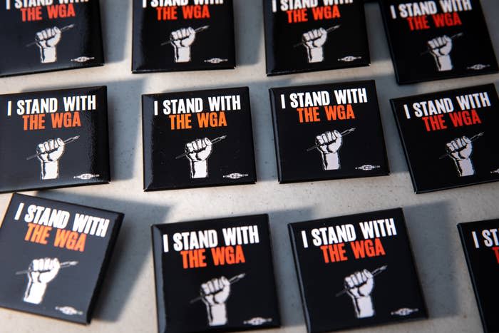 Pins that say "I Stand with the WGA"