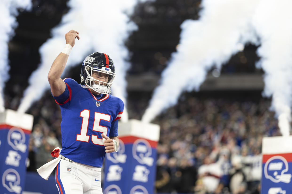 Tommy DeVito, quarterback de los New York Giants, ha brincado de ser un jugador olvidado en el draft a ser una figura carismática en la NFL. (Photo by Michael Owens/Getty Images)