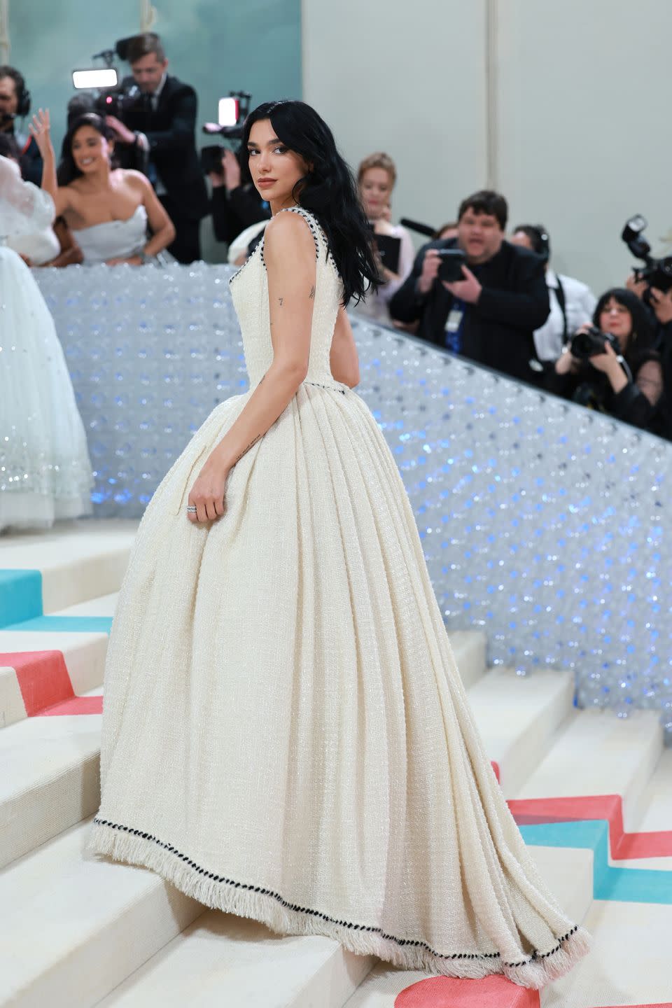 new york, new york may 01 dua lipa attends the 2023 met gala celebrating karl lagerfeld a line of beauty at the metropolitan museum of art on may 01, 2023 in new york city photo by theo wargogetty images for karl lagerfeld