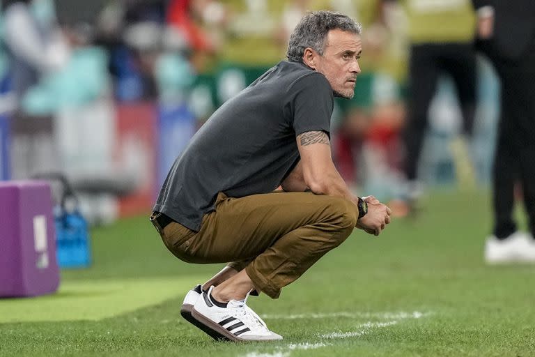 El director técnico español Luis Enrique, durante el partido entre Marruecos y España por octavos de final de la Copa del Mundo