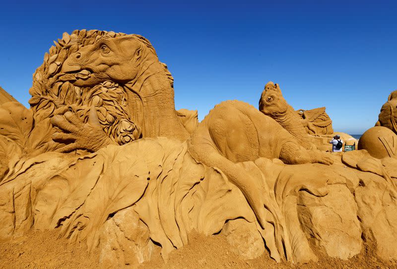 Foto del viernes de la exposición "Dinos in the sand" en Middelkerke, Belgica