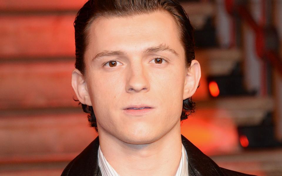 Tom Holland zieht sich für seinen neuen Film die Stepptanz-Schuhe an. (Bild: Dave Benett/WireImage/Getty Images)