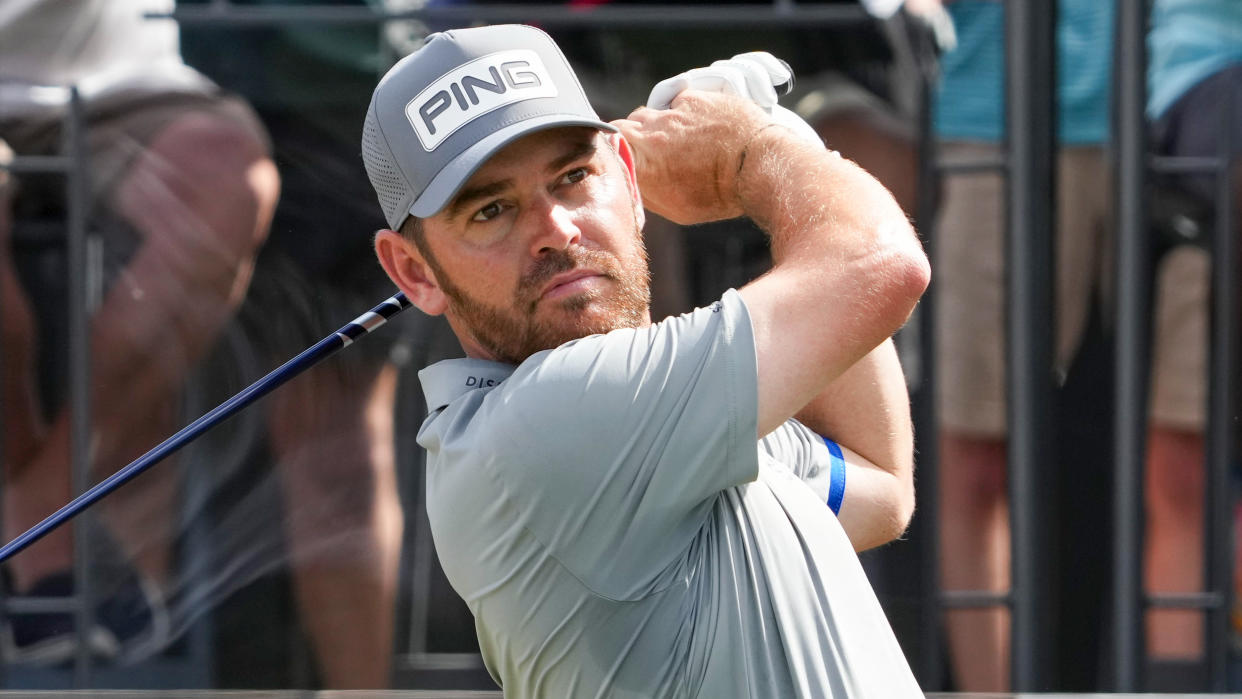  Louis Oosthuizen takes a shot at LIV Golf's 2022 Team Championship at Trump National Doral 