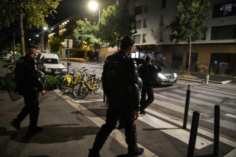 Des gendarmes patrouillent dans le quartier du Mistral à Grenoble, le 26 août 2020 - PHILIPPE DESMAZES © 2019 AFP