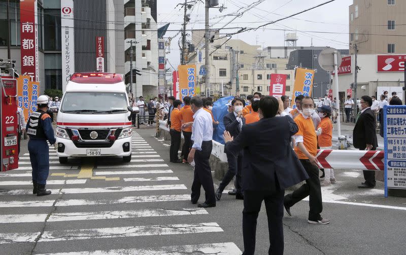 Vista general muestra el lugar después de que el ex primer ministro japonés Shinzo Abe fuera aparentemente disparado durante una campaña electoral para las elecciones a la Cámara Alta del 10 de julio de 2022, en Nara, oeste de Japón