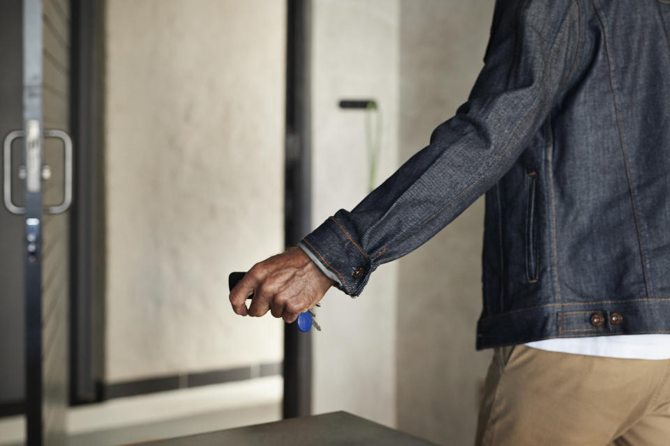 Senior man gripping a set of keys to show problems with gripping. (Getty Images)